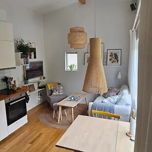 https://tiny-grey-house-with-loft-15-min-from-city-center.gothenburg-hotel.com